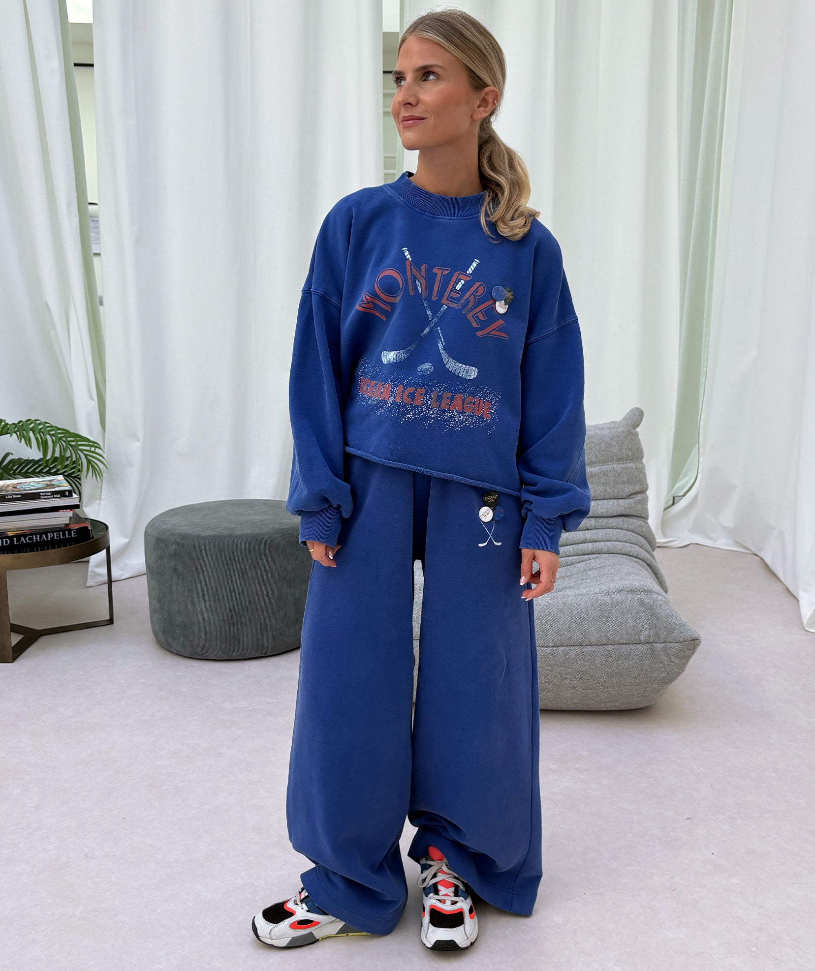 MONTEREY" royal crop sweatshirt