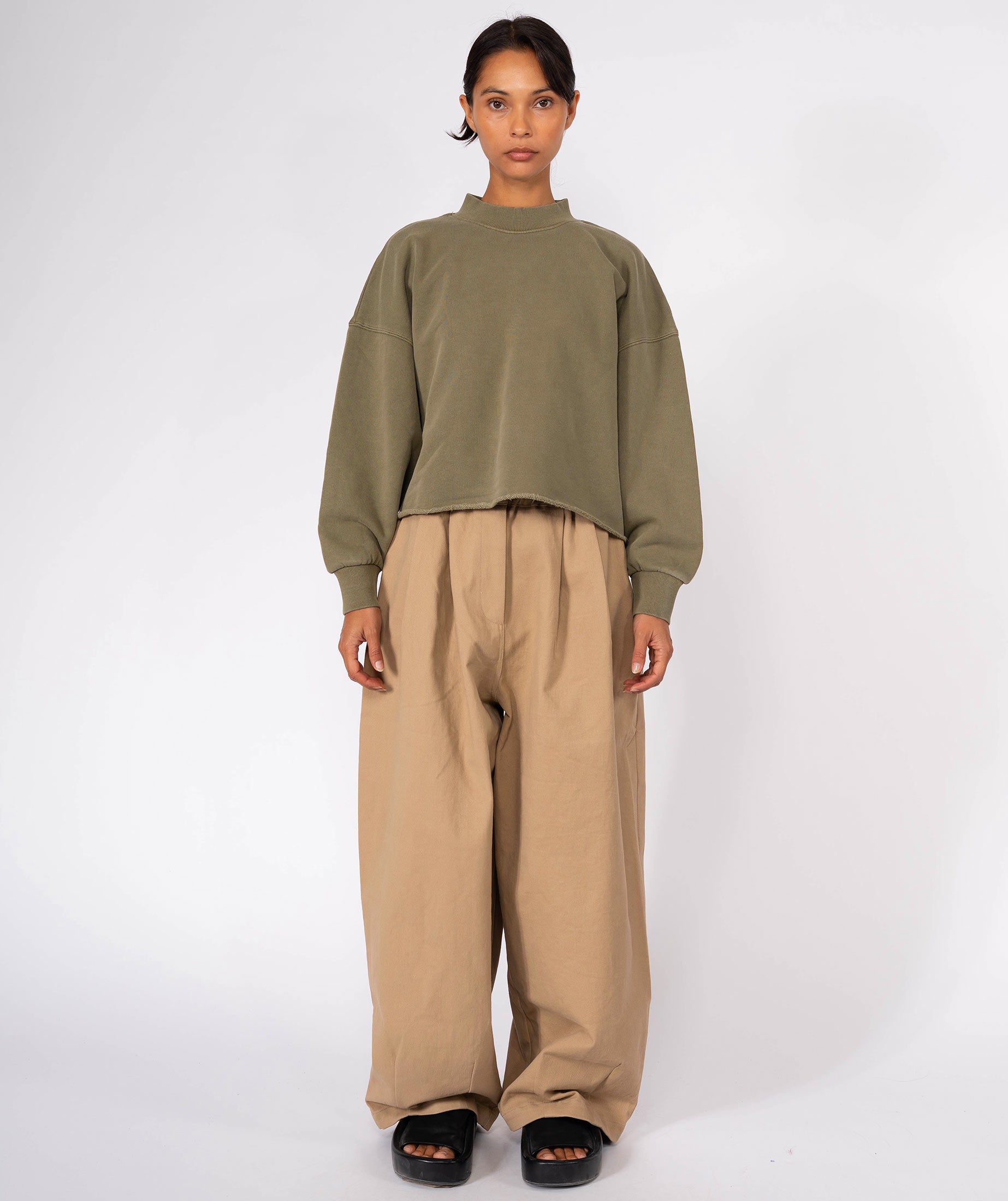 Khaki "DAILY" crop sweatshirt