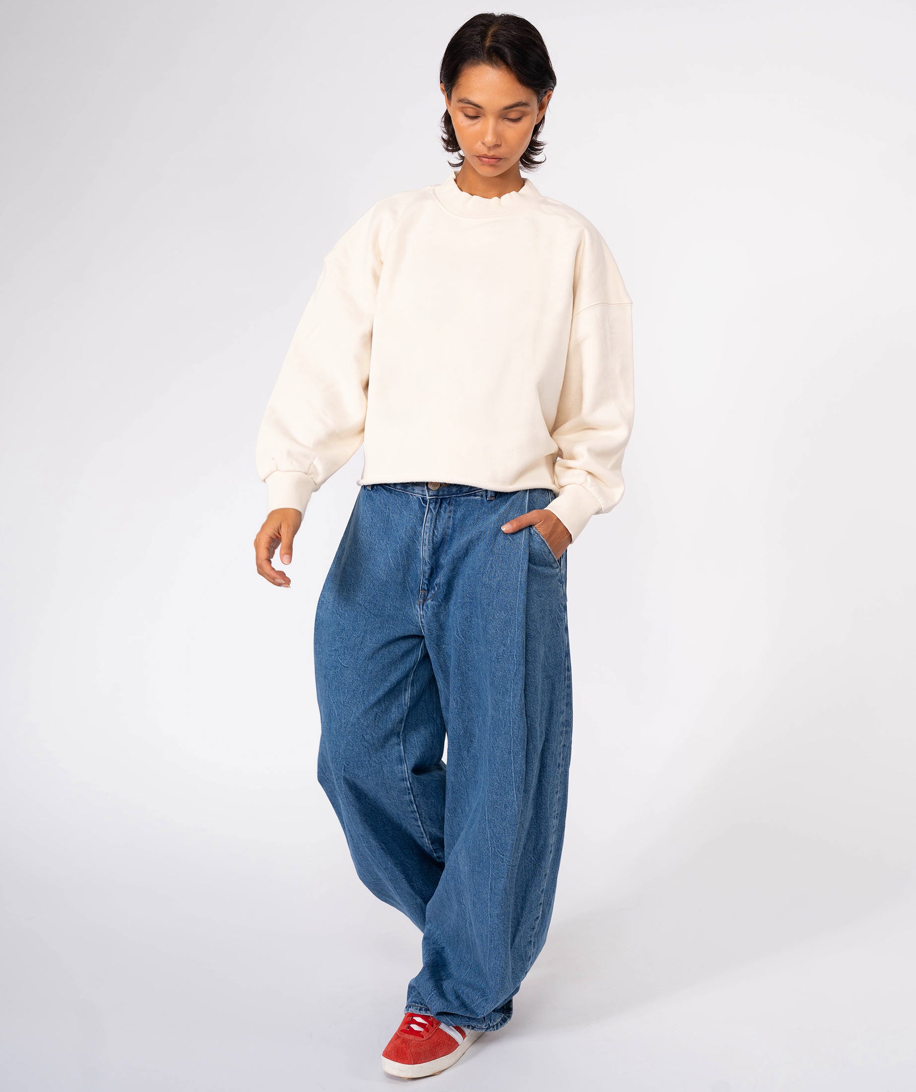 Natural "DAILY" crop sweatshirt