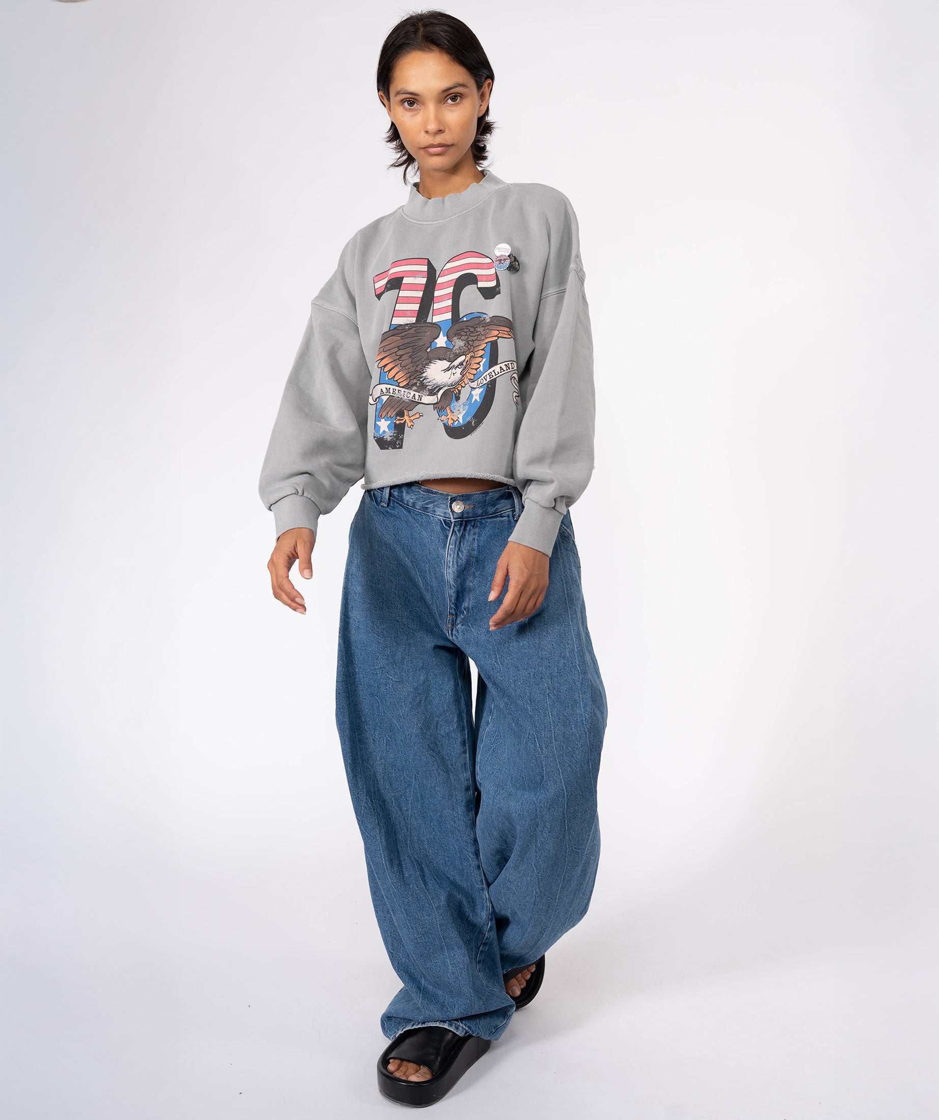 "LOVELAND" gray crop sweatshirt