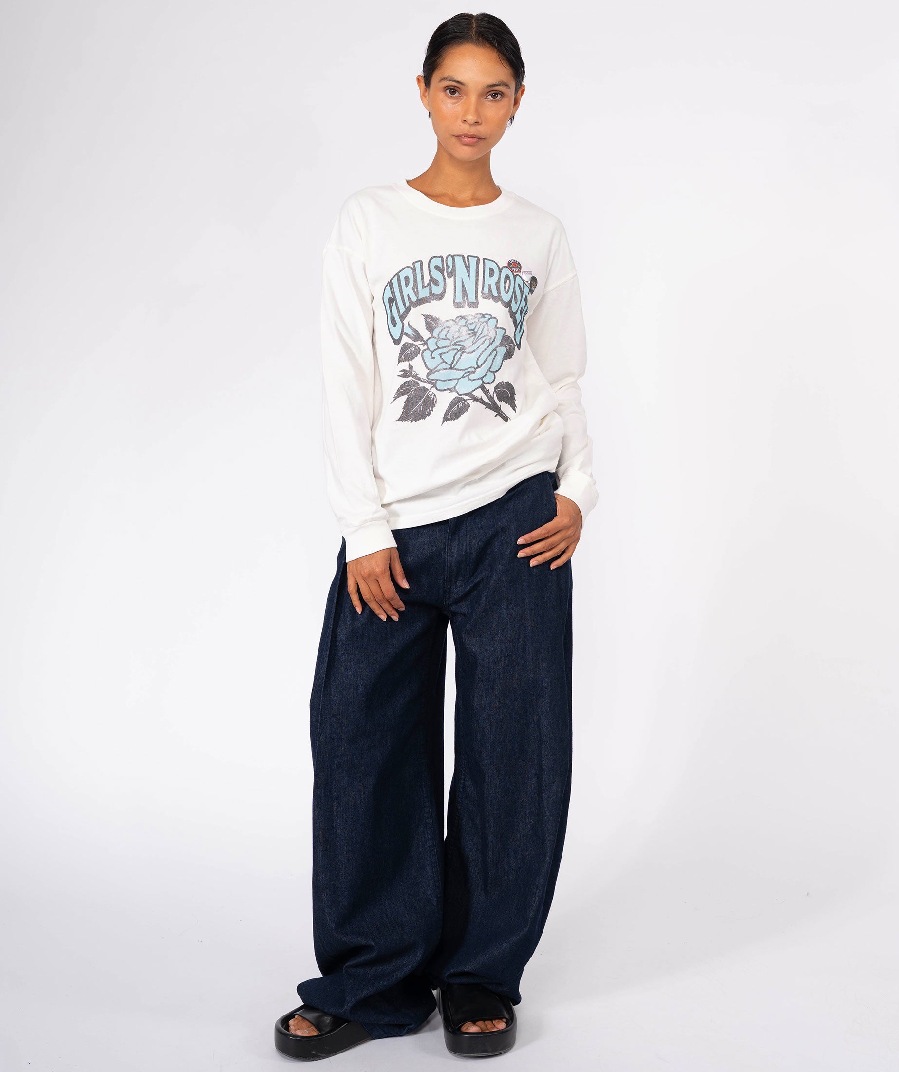 AXL" hunter dirty white tee shirt