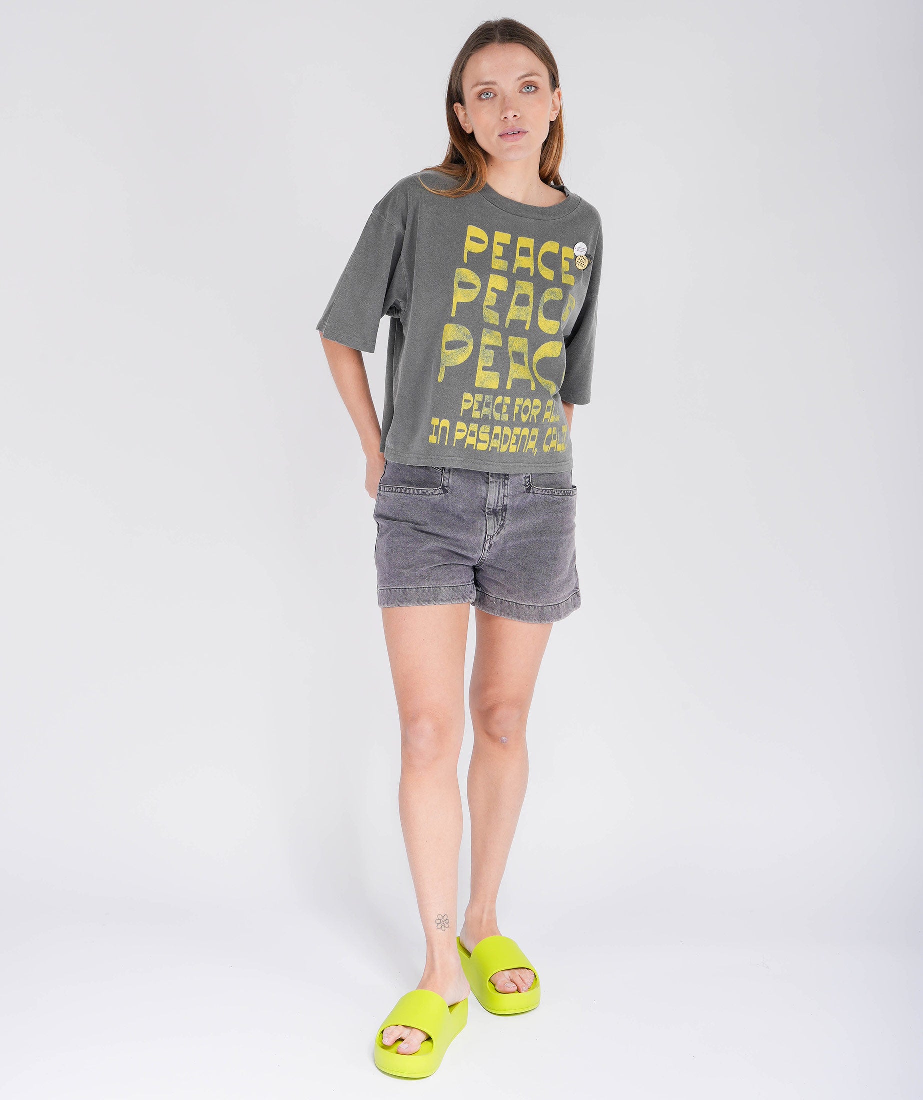 PASADENA" crop crooper pepper tee shirt