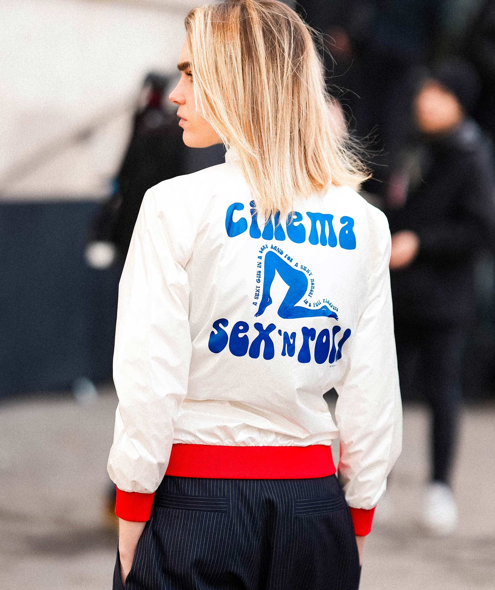 CINEMA" vic cream/red jacket