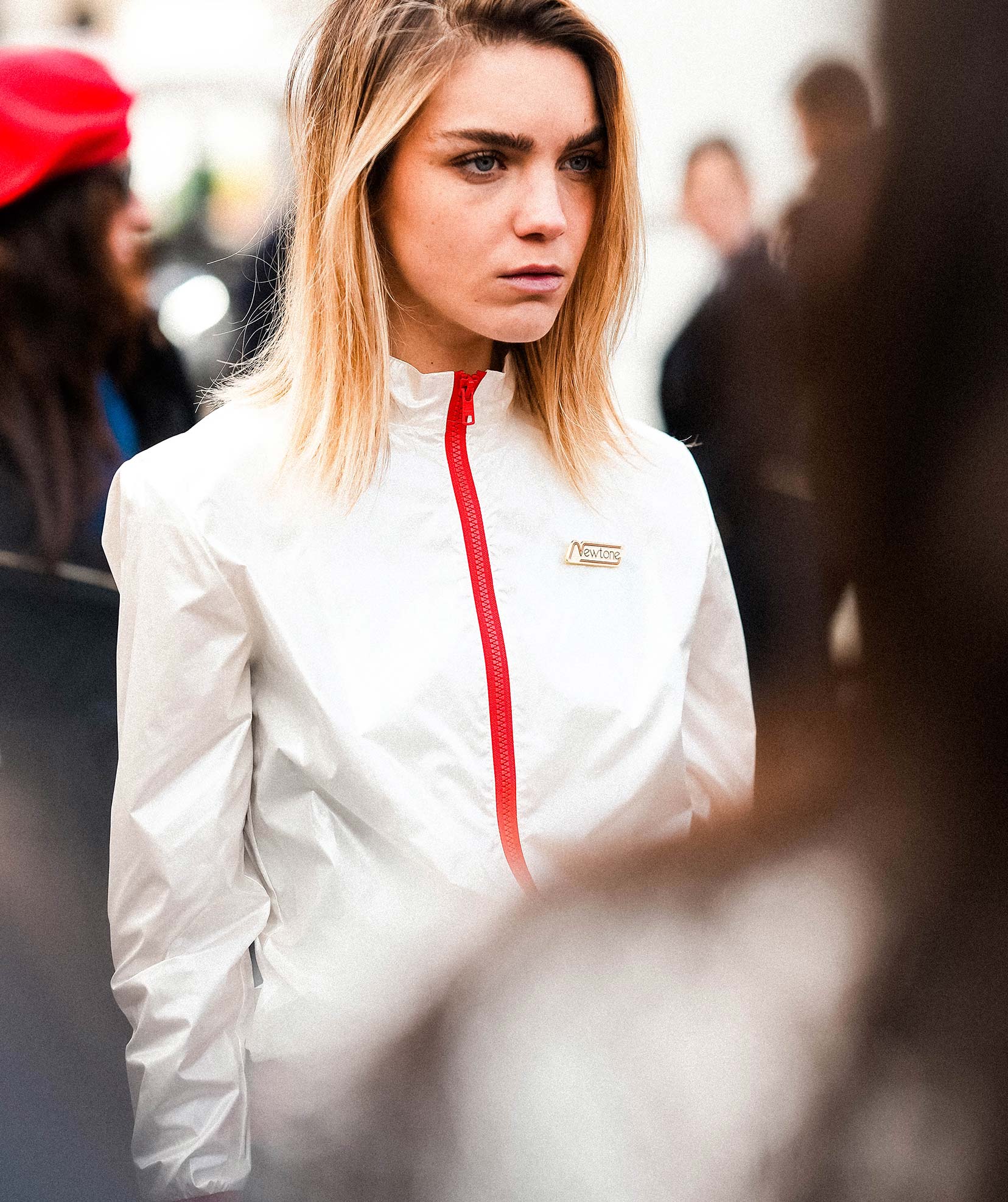 CINEMA" vic cream/red jacket